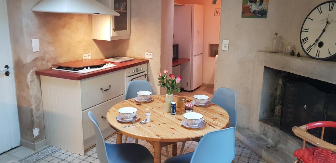 Maison Chaleureuse Et Familiale. Nalliers  エクステリア 写真