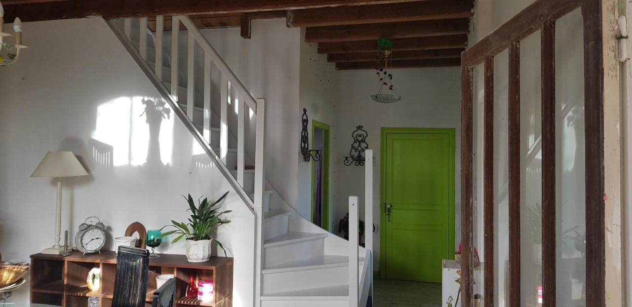 Maison Chaleureuse Et Familiale. Nalliers  エクステリア 写真