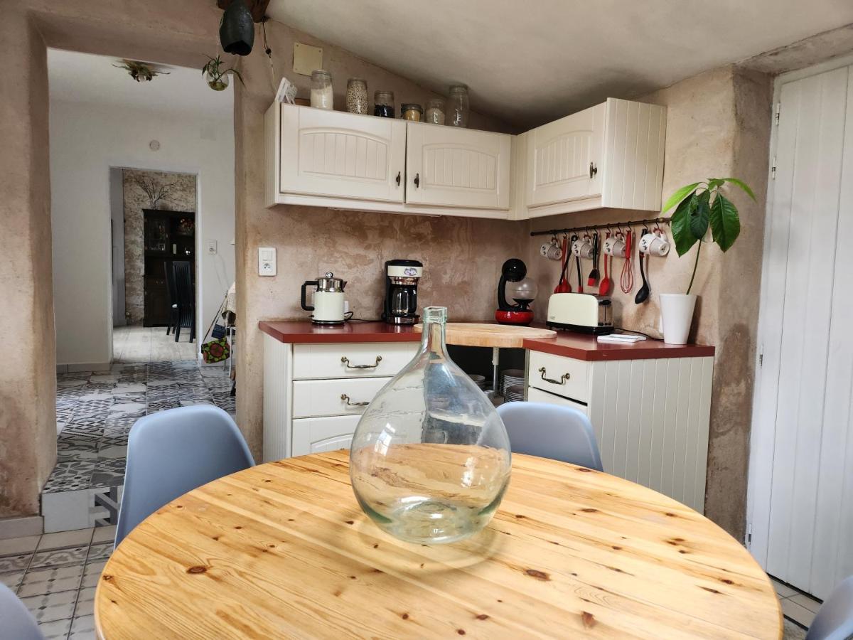 Maison Chaleureuse Et Familiale. Nalliers  エクステリア 写真