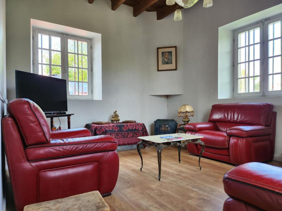 Maison Chaleureuse Et Familiale. Nalliers  エクステリア 写真